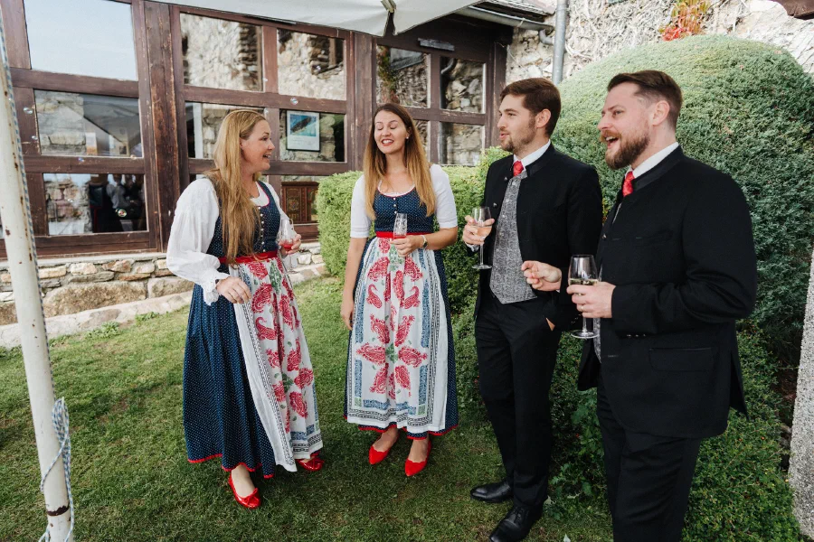 Wir singen dem Brautpaar noch ein Ständchen