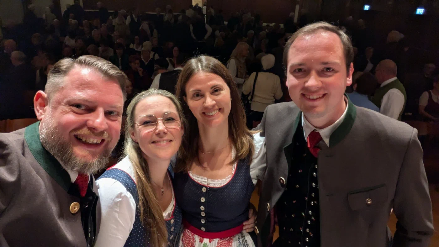 Die damalige Besetzung von Quarinthia vor dem Publikum im Volkshaus Bärnbach.